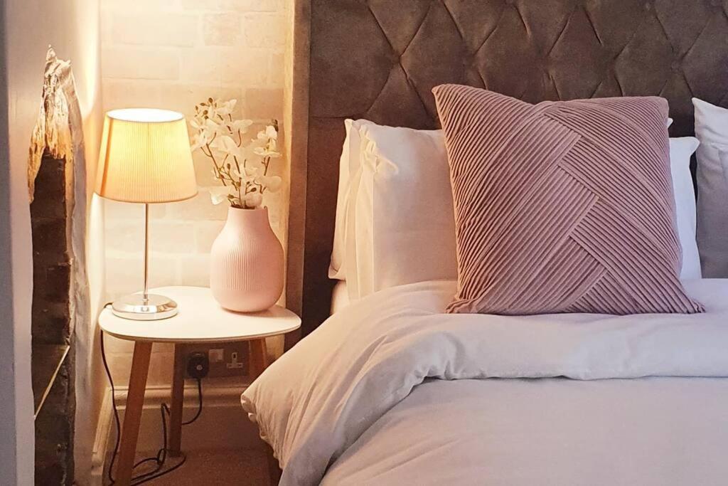 Little Cosy Getaway - *